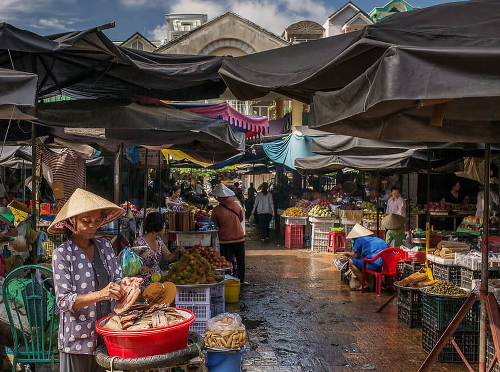 Un mercato locale nel sud-est asiatico