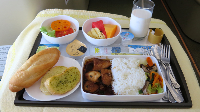 Pasto in classe Business di Vietnam Airlines, completo e nutriente.